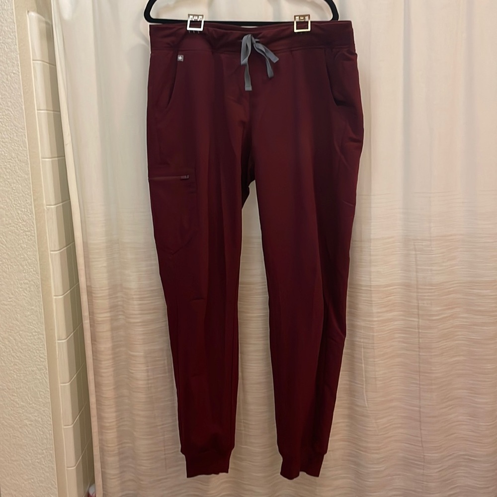 Figs Maroon Jogger Scrub Bottoms❤️